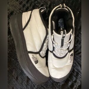 The North Face White and Black Chukka Quilted Shoes 10